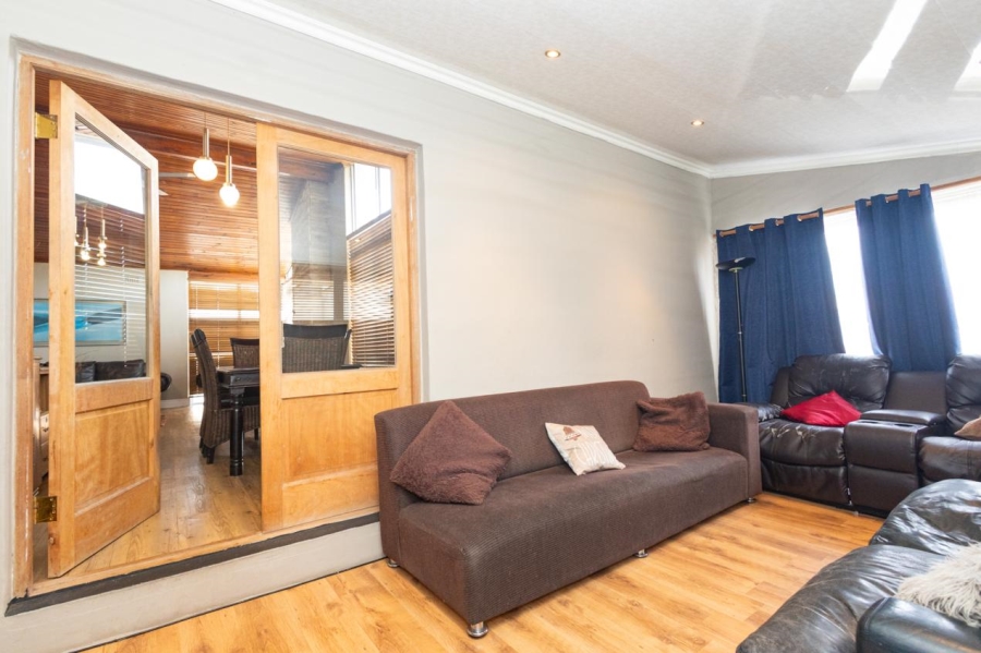4 Bedroom Property for Sale in Windsor Park Western Cape